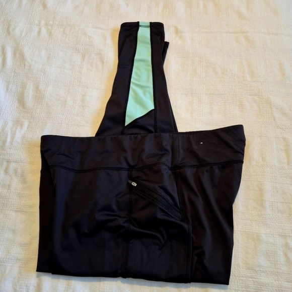 Livi Active womens 22/24 black and teal leggings, inside is warm fuzzy VGUC - Picture 6 of 9